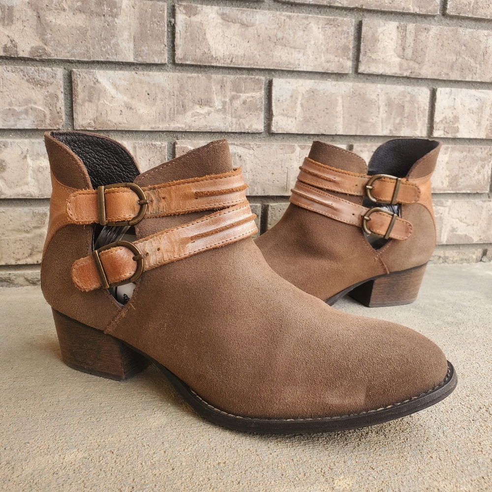 Steve Madden Raskal Suede women's bootie boots buckle
